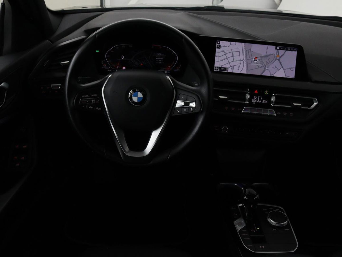BMW 1-serie 116i Business Edition | Camera | Carplay | Full LED | Live Cockpit | Navigatie | Parkeerhulp | Climate control