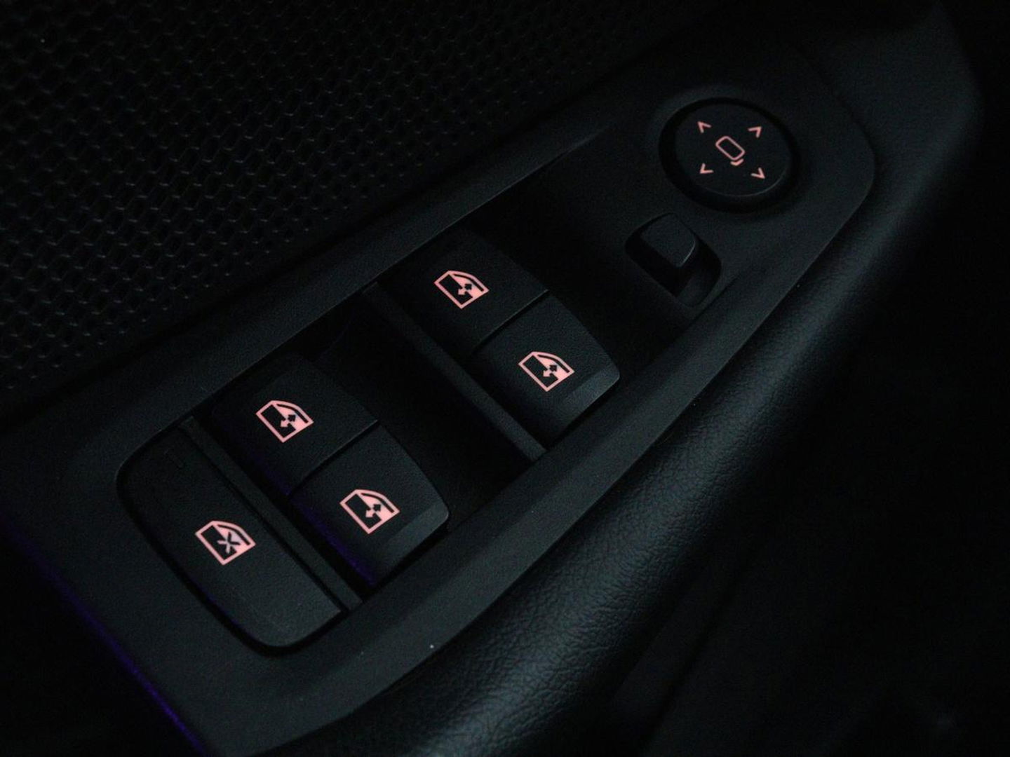BMW 1-serie 116i Business Edition | Camera | Carplay | Full LED | Live Cockpit | Navigatie | Parkeerhulp | Climate control