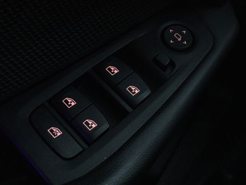 BMW 1-serie 116i Business Edition | Camera | Carplay | Full LED | Live Cockpit | Navigatie | Parkeerhulp | Climate control