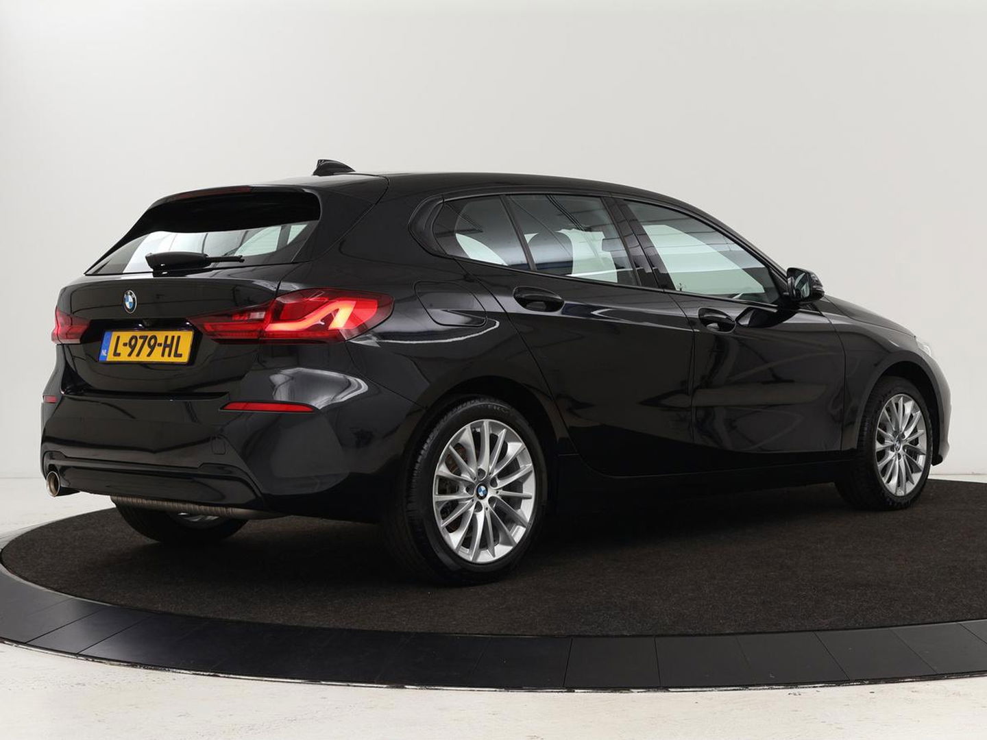BMW 1-serie 116i Business Edition | Camera | Carplay | Full LED | Live Cockpit | Navigatie | Parkeerhulp | Climate control