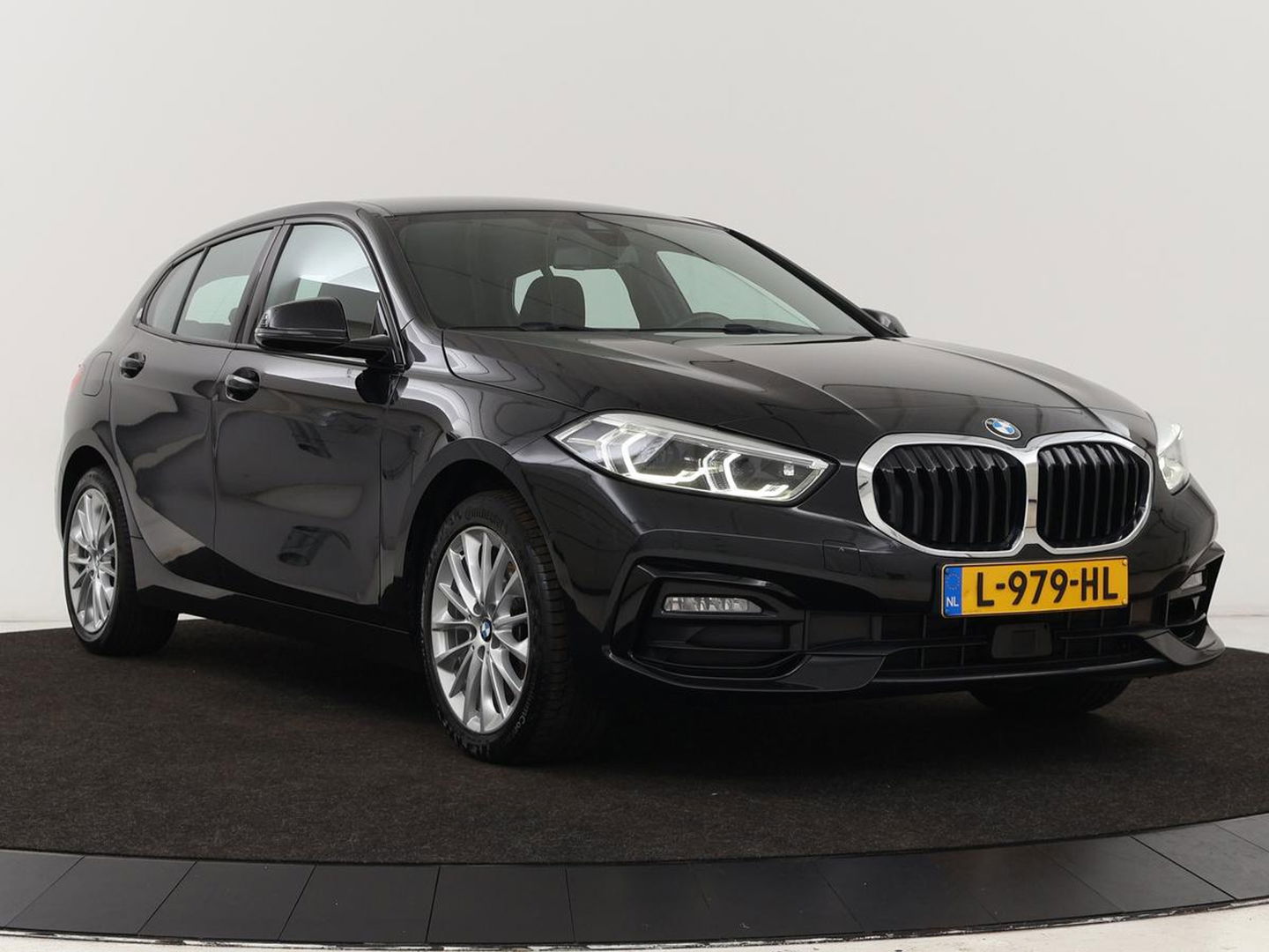 BMW 1-serie 116i Business Edition | Camera | Carplay | Full LED | Live Cockpit | Navigatie | Parkeerhulp | Climate control