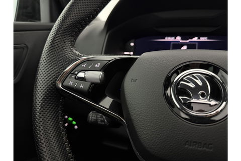 Škoda Karoq 1.5 TSI ACT 150PK Sportline Pano Sfeer Carplay Virtual Camera LED Clima Cruise Navi PDC 19''LMV