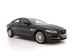 Jaguar XE 2.0 D R-Sport-Pack Aut. *LEATHER-MICROFIBRE | BI-XENON | NAVI-FULLMAP | MERIDIAN-SOUND | HEATED-SPORTSEATS | CAMERA | ECC | KEYLESS | PDC | SHIFT-PADDLES | LANE-ASSIST | CRUISE | 17''ALU*
