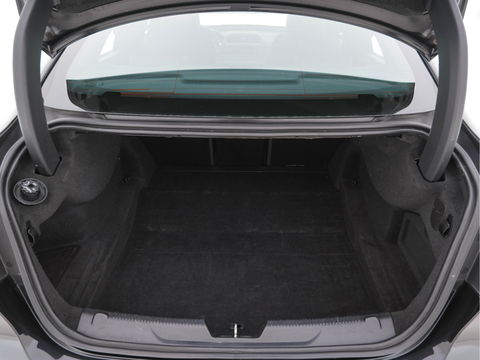 Jaguar XE 2.0 D R-Sport-Pack Aut. *LEATHER-MICROFIBRE | BI-XENON | NAVI-FULLMAP | MERIDIAN-SOUND | HEATED-SPORTSEATS | CAMERA | ECC | KEYLESS | PDC | SHIFT-PADDLES | LANE-ASSIST | CRUISE | 17''ALU*