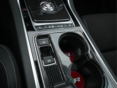 Jaguar XE 2.0 D R-Sport-Pack Aut. *LEATHER-MICROFIBRE | BI-XENON | NAVI-FULLMAP | MERIDIAN-SOUND | HEATED-SPORTSEATS | CAMERA | ECC | KEYLESS | PDC | SHIFT-PADDLES | LANE-ASSIST | CRUISE | 17''ALU*