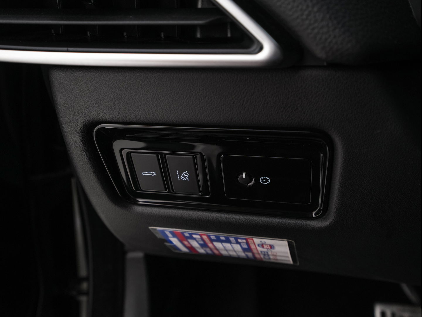 Jaguar XE 2.0 D R-Sport-Pack Aut. *LEATHER-MICROFIBRE | BI-XENON | NAVI-FULLMAP | MERIDIAN-SOUND | HEATED-SPORTSEATS | CAMERA | ECC | KEYLESS | PDC | SHIFT-PADDLES | LANE-ASSIST | CRUISE | 17''ALU*