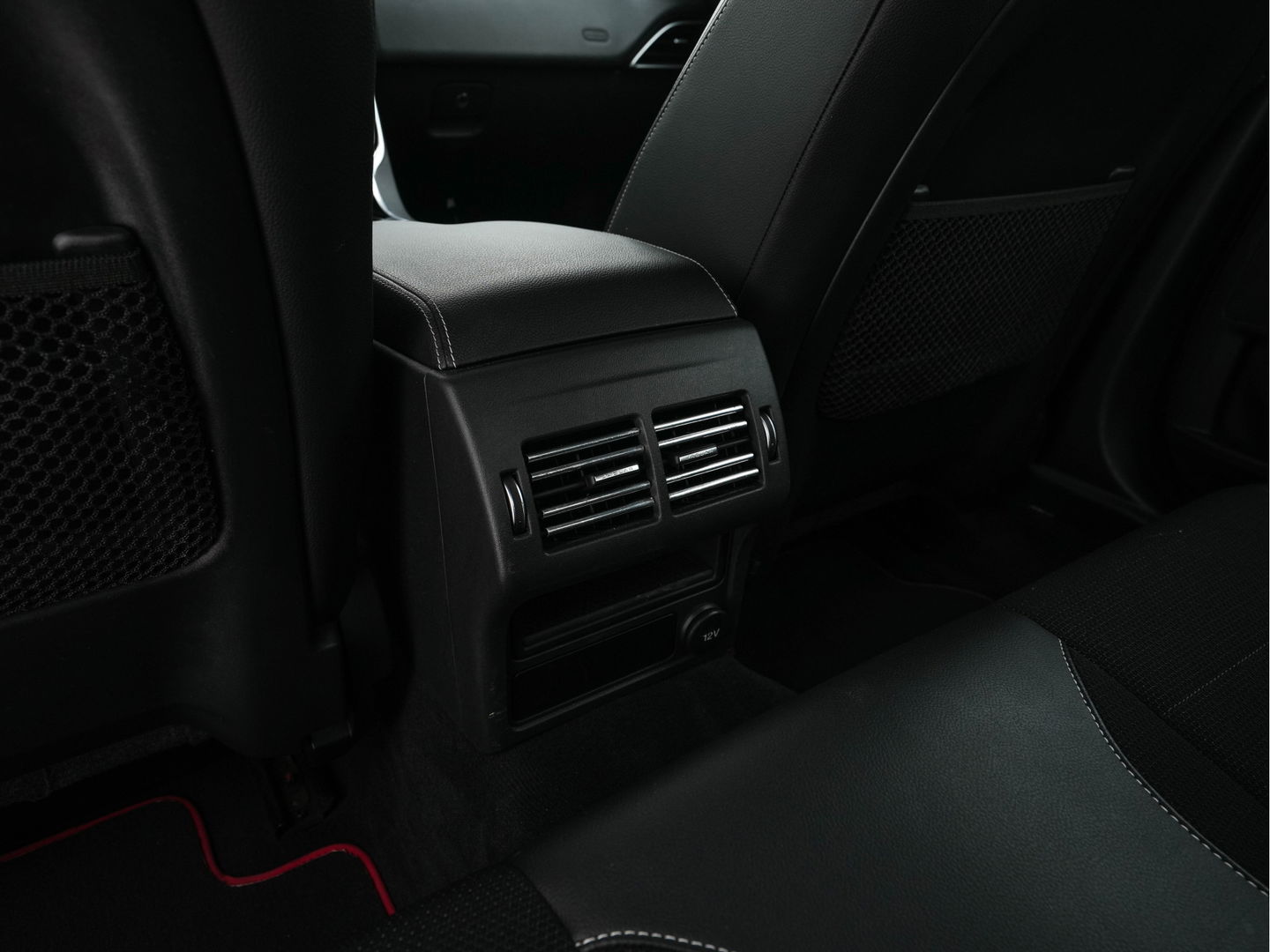 Jaguar XE 2.0 D R-Sport-Pack Aut. *LEATHER-MICROFIBRE | BI-XENON | NAVI-FULLMAP | MERIDIAN-SOUND | HEATED-SPORTSEATS | CAMERA | ECC | KEYLESS | PDC | SHIFT-PADDLES | LANE-ASSIST | CRUISE | 17''ALU*