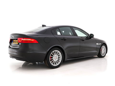Jaguar XE 2.0 D R-Sport-Pack Aut. *LEATHER-MICROFIBRE | BI-XENON | NAVI-FULLMAP | MERIDIAN-SOUND | HEATED-SPORTSEATS | CAMERA | ECC | KEYLESS | PDC | SHIFT-PADDLES | LANE-ASSIST | CRUISE | 17''ALU*