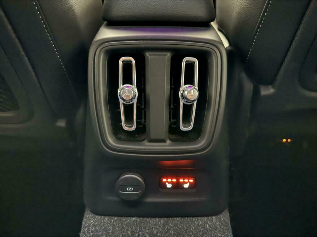 Volvo XC40 1.5 T5 Recharge R-Design Pano Cruise Camera