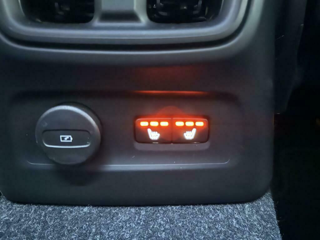 Volvo XC40 1.5 T5 Recharge R-Design Pano Cruise Camera