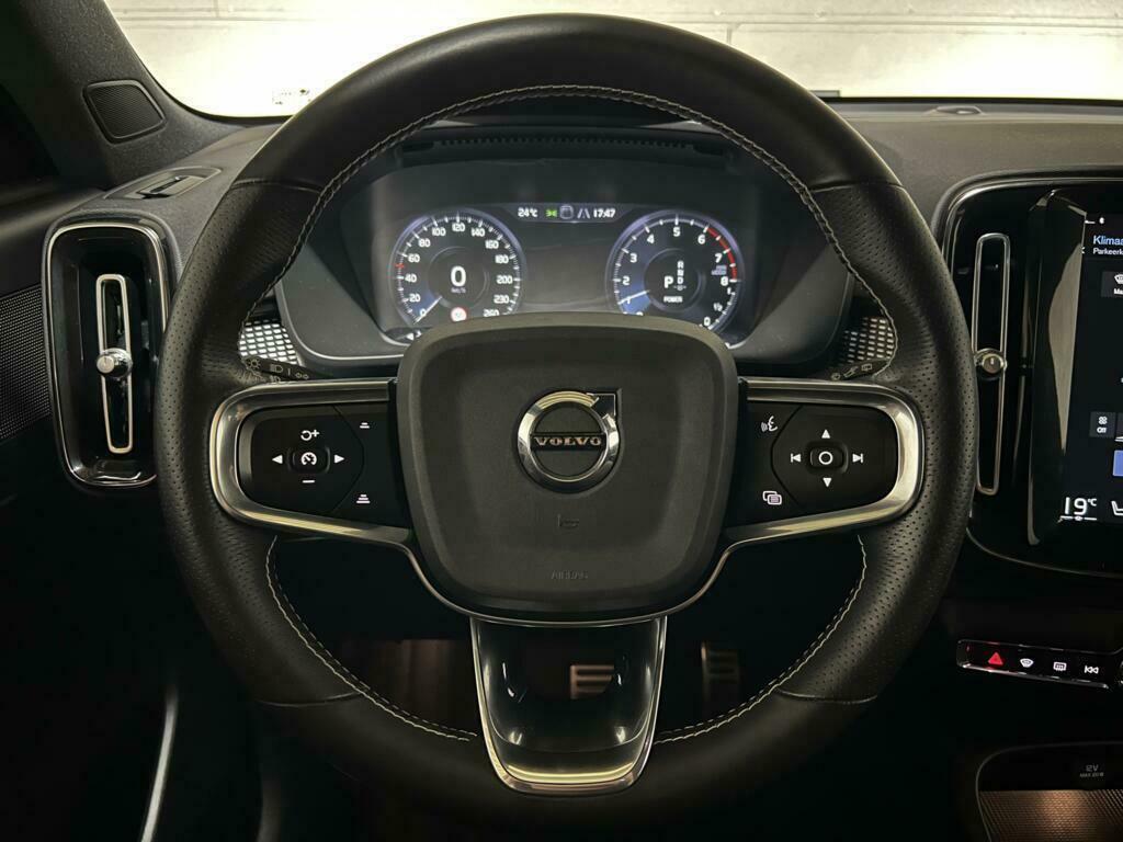 Volvo XC40 1.5 T5 Recharge R-Design Pano Cruise Camera