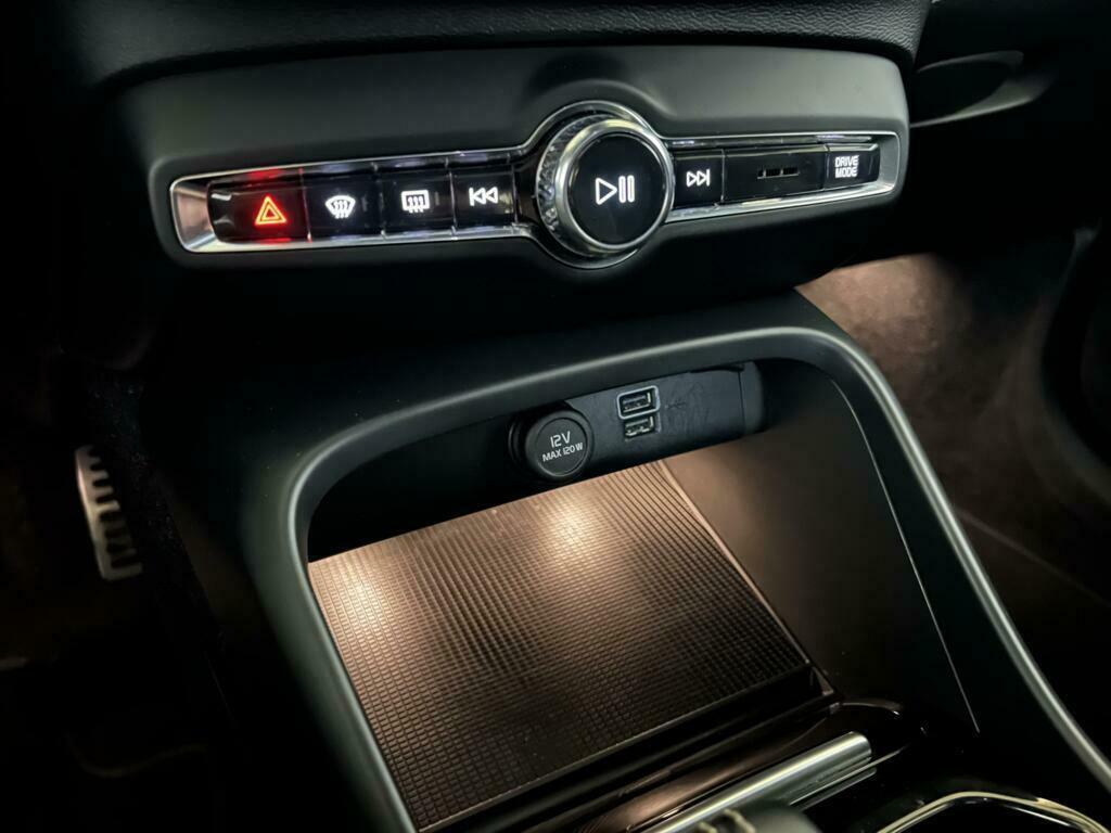 Volvo XC40 1.5 T5 Recharge R-Design Pano Cruise Camera
