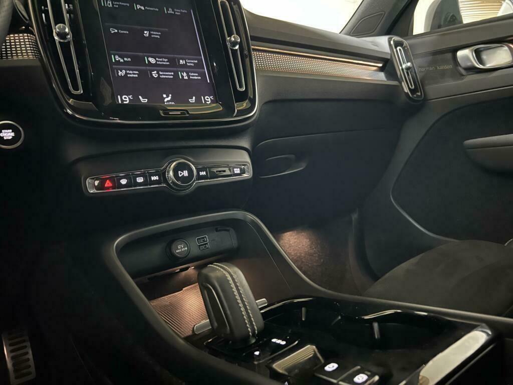 Volvo XC40 1.5 T5 Recharge R-Design Pano Cruise Camera