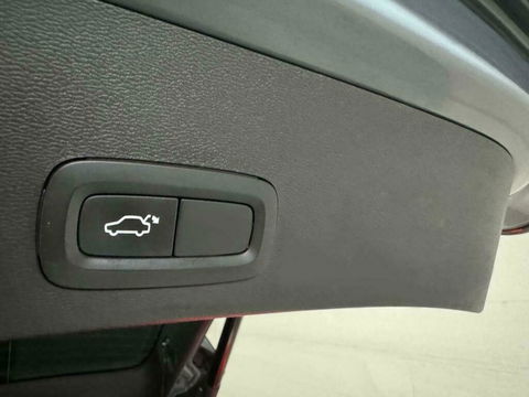 Volvo XC40 1.5 T5 Recharge R-Design Pano Cruise Camera
