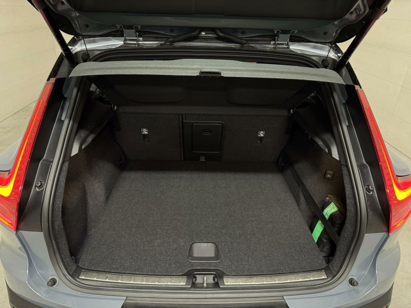 Volvo XC40 1.5 T5 Recharge R-Design Pano Cruise Camera