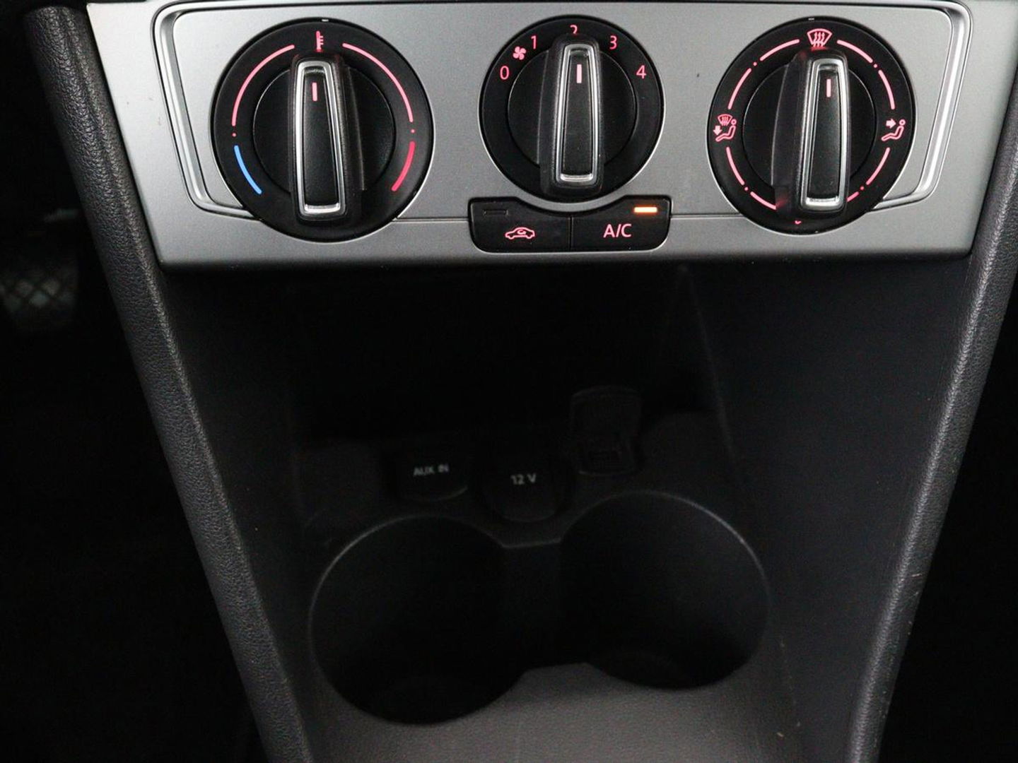 Volkswagen Polo 1.0 BlueM. Edition | Adaptive cruise | Carplay | Trekhaak | Airco | Navigatie | Onderhoudshistorie