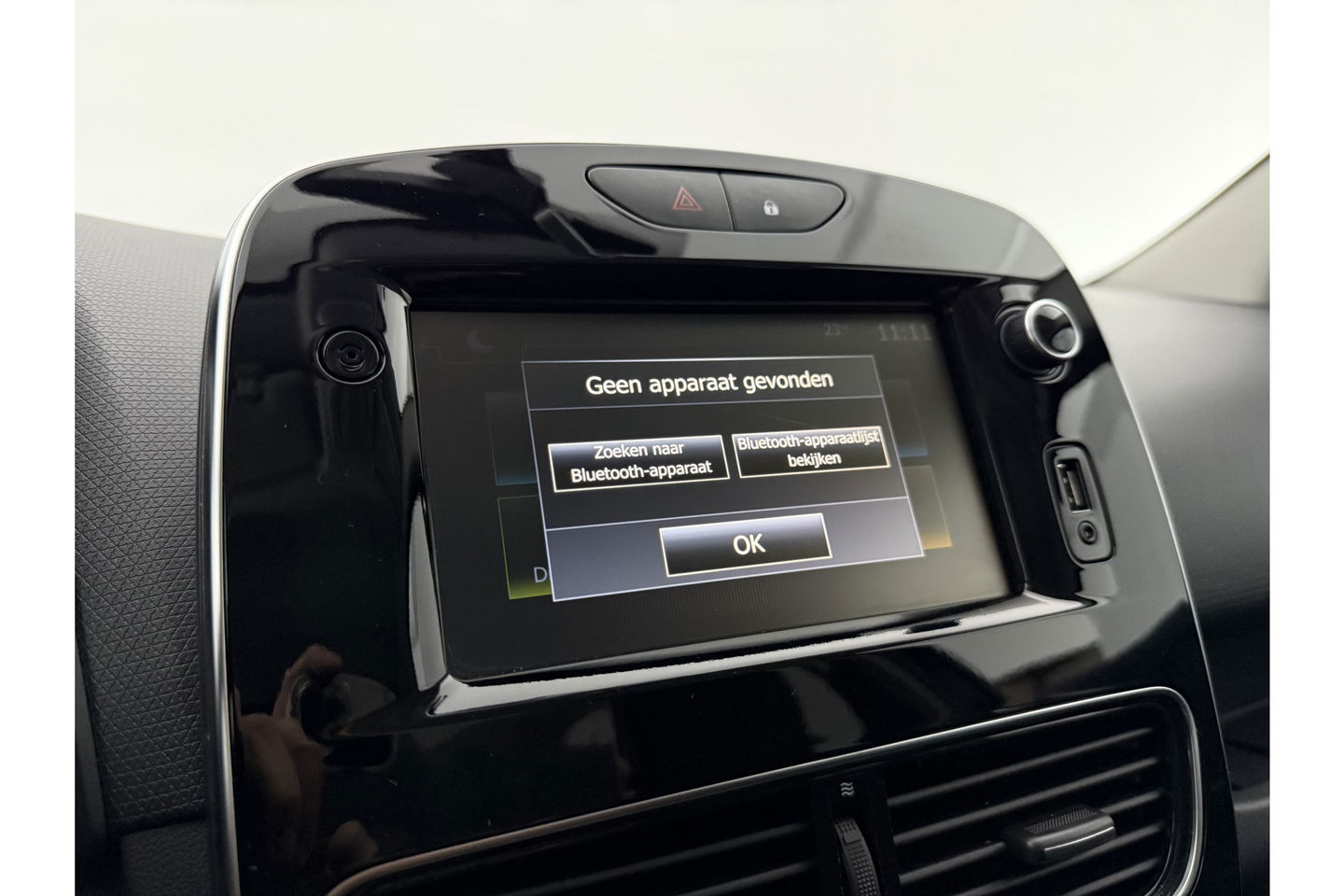 Renault Clio 0.9 TCe Limited Airco Cruise Carplay Navigatie LED PDC Trekhaak 16"LMV