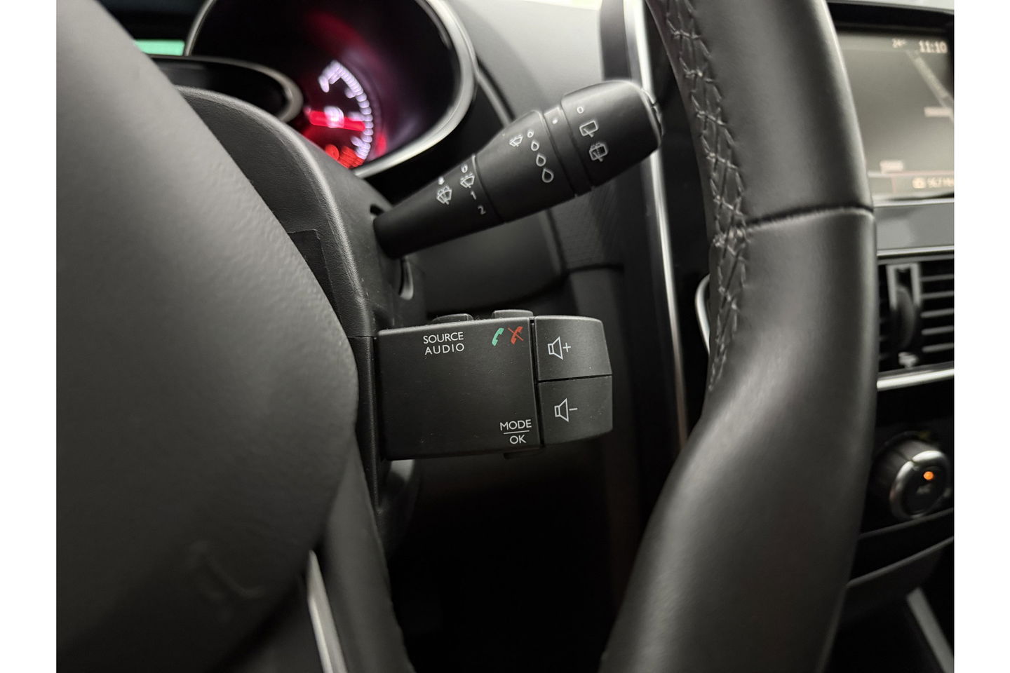 Renault Clio 0.9 TCe Limited Airco Cruise Carplay Navigatie LED PDC Trekhaak 16"LMV