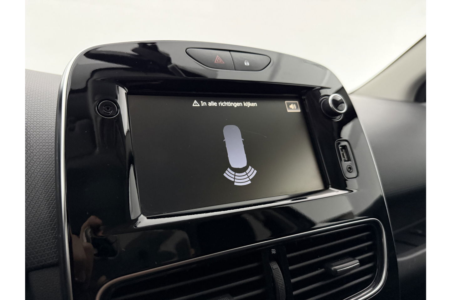 Renault Clio 0.9 TCe Limited Airco Cruise Carplay Navigatie LED PDC Trekhaak 16"LMV