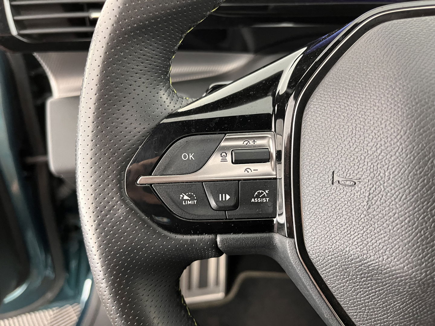 Peugeot 308 SW 1.6 HYbrid 180 GT Pack Business (INCL.BTW) Aut. *PANO | 1/2LEATHER | MATRIX-LED | TOP-VIEW | MEMORY-PACK | ADAPTIVE-CRUISE | BLINDSPOT | DIGI-COCKPIT | SPORT-SEATS | KEYLESS | NAVI-FULLMAP | 19''ALU*