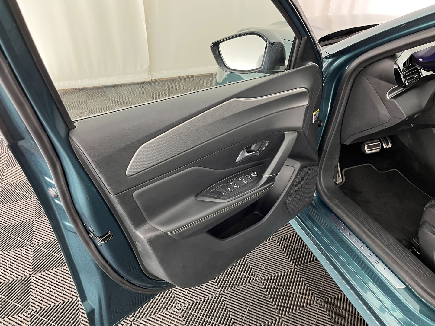 Peugeot 308 SW 1.6 HYbrid 180 GT Pack Business (INCL.BTW) Aut. *PANO | 1/2LEATHER | MATRIX-LED | TOP-VIEW | MEMORY-PACK | ADAPTIVE-CRUISE | BLINDSPOT | DIGI-COCKPIT | SPORT-SEATS | KEYLESS | NAVI-FULLMAP | 19''ALU*