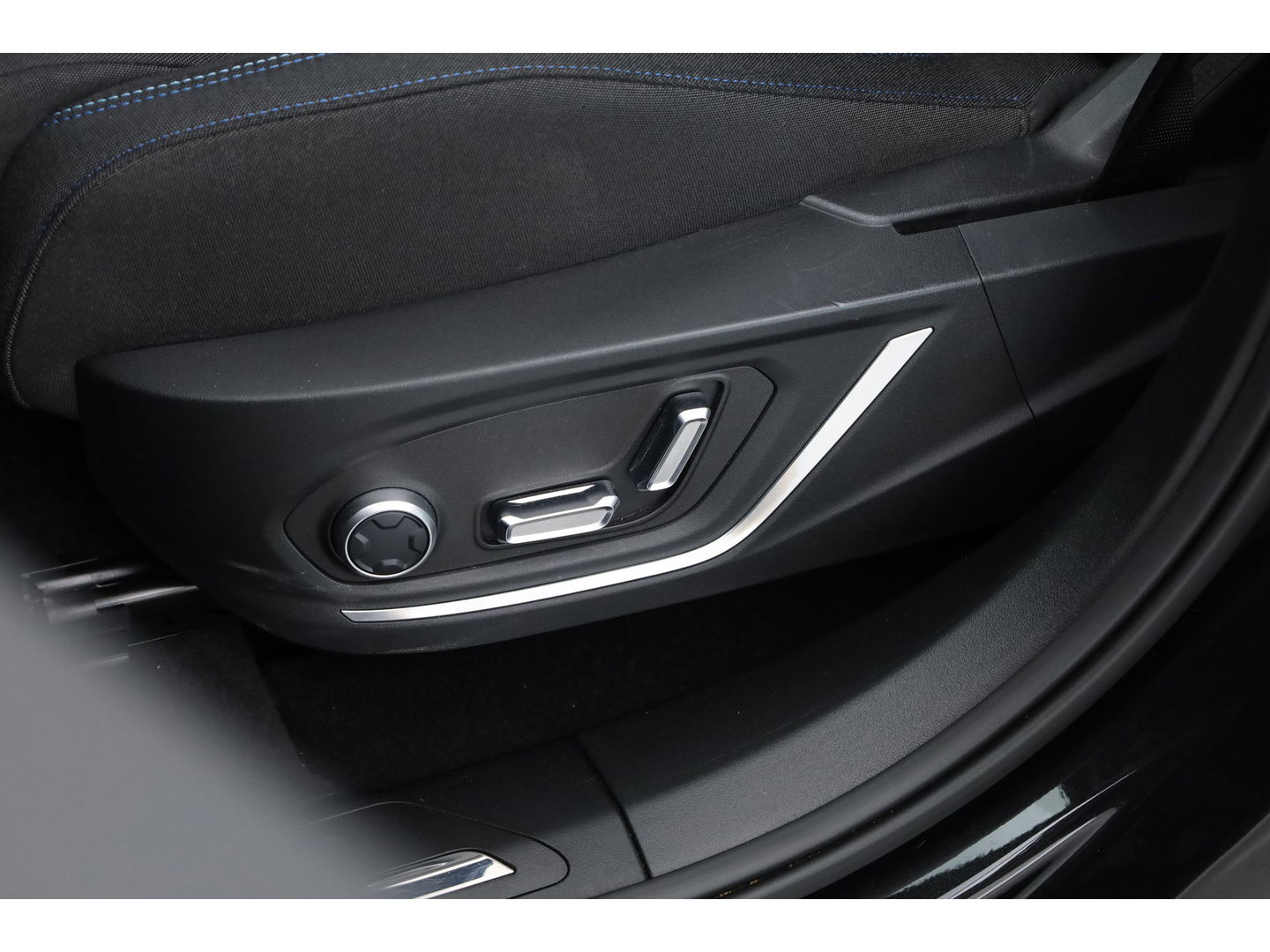 Lynk & Co 01 1.5 | Pano | 360cam | Zwarte hemel | Adapt. Cruise | Keyless | Infinity audio