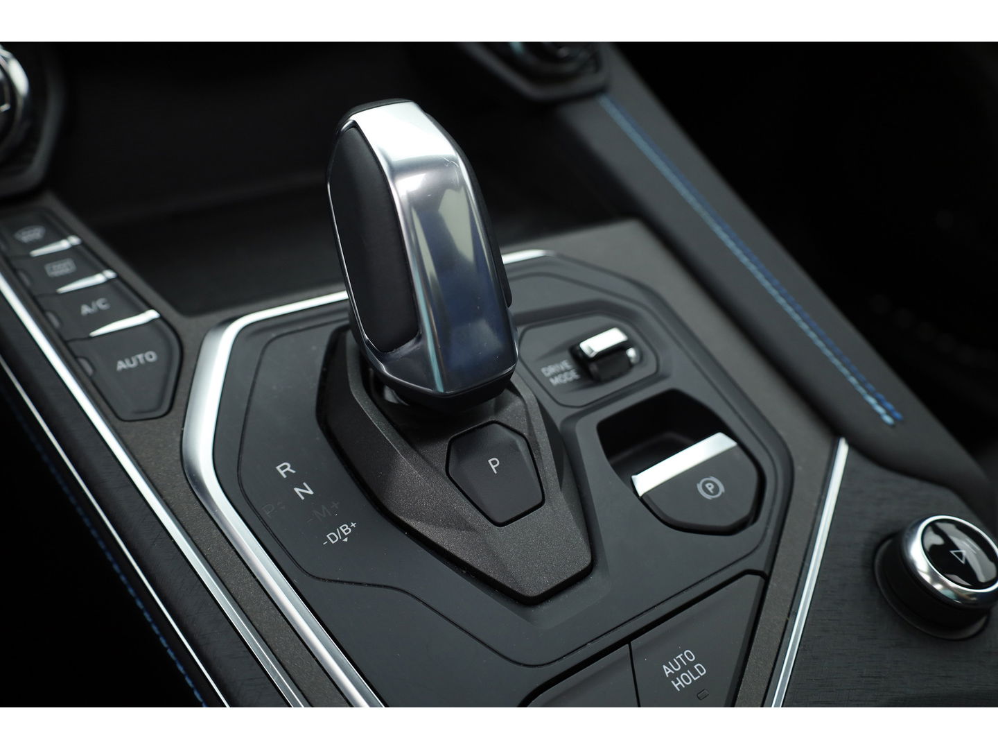 Lynk & Co 01 1.5 | Pano | 360cam | Zwarte hemel | Adapt. Cruise | Keyless | Infinity audio