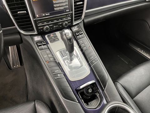 Porsche Panamera 3.6 Aut. *LUXURY-LEATHER | BI-XENON | NAVI-FULLMAP | ECC | SHIFT-PADDLES | PDC | CRUISE | 19''ALU*