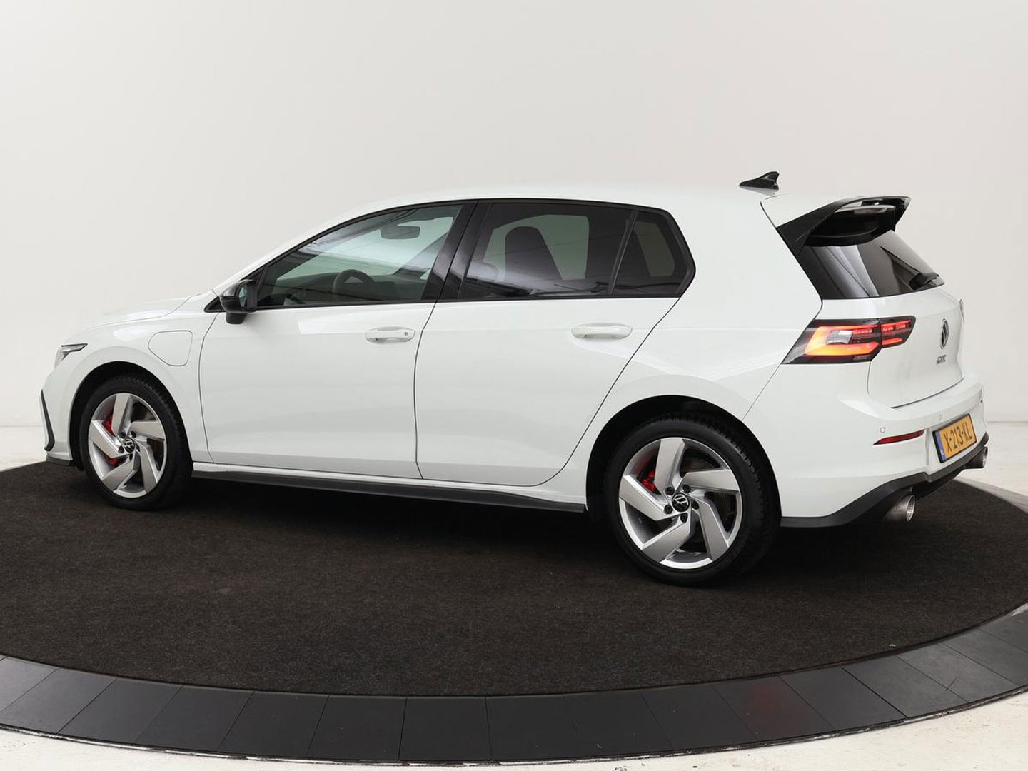 Volkswagen Golf 1.4 eHybrid GTE | Camera | Adaptive cruise | Carplay | Navigatie | Sportstoelen | Full LED | Sfeerverlichting | PHEV