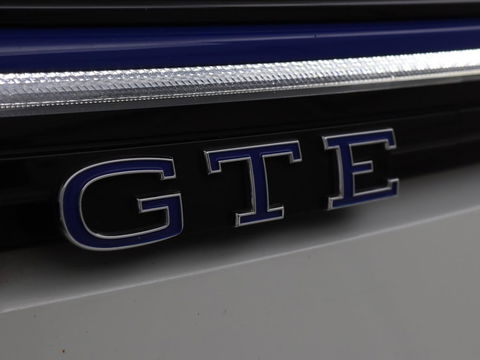 Volkswagen Golf 1.4 eHybrid GTE | Camera | Adaptive cruise | Carplay | Navigatie | Sportstoelen | Full LED | Sfeerverlichting | PHEV