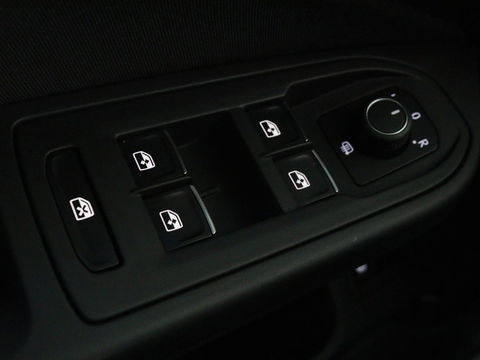 Volkswagen Golf 1.4 eHybrid GTE | Camera | Adaptive cruise | Carplay | Navigatie | Sportstoelen | Full LED | Sfeerverlichting | PHEV