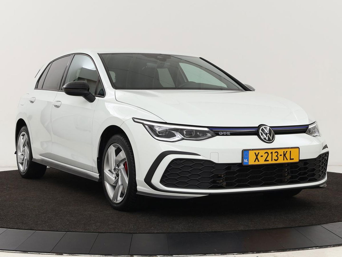 Volkswagen Golf 1.4 eHybrid GTE | Camera | Adaptive cruise | Carplay | Navigatie | Sportstoelen | Full LED | Sfeerverlichting | PHEV