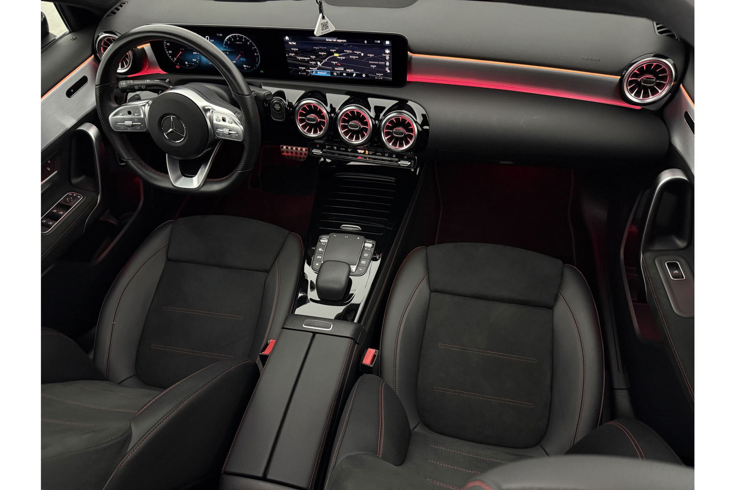 Mercedes-Benz A-Klasse 250 e AMG Limited 235PK Pano Sfeerverl. LED Carplay Camera Virtual Clima Cruise Navi PDC 18"LMV