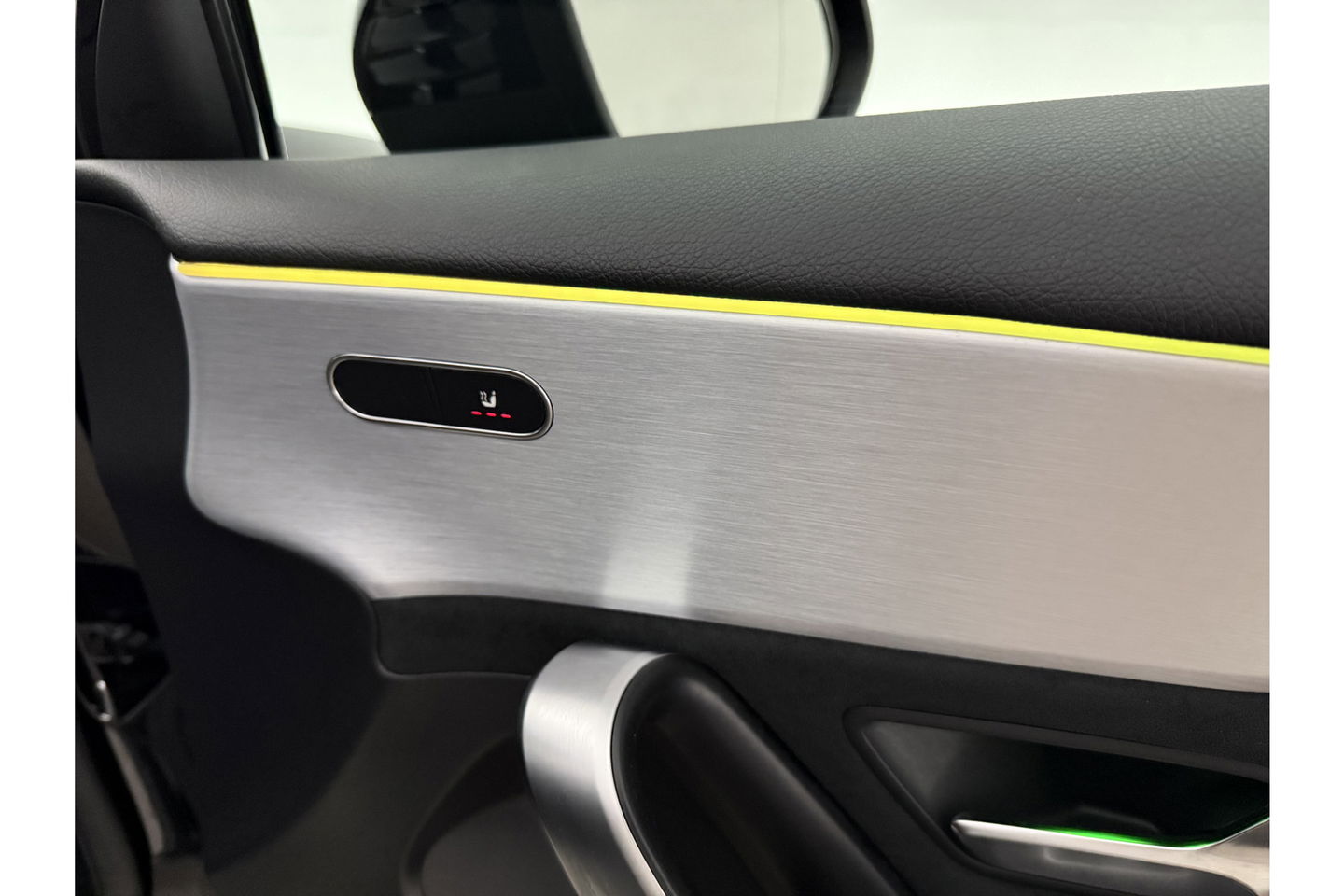 Mercedes-Benz A-Klasse 250 e AMG Limited 235PK Pano Sfeerverl. LED Carplay Camera Virtual Clima Cruise Navi PDC 18"LMV