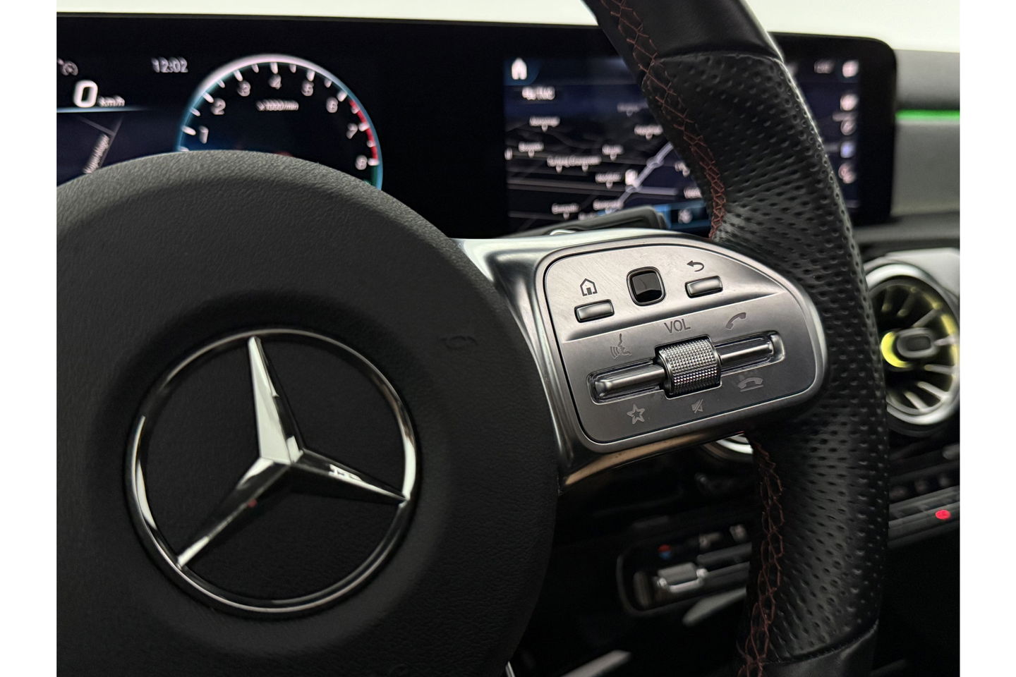 Mercedes-Benz A-Klasse 250 e AMG Limited 235PK Pano Sfeerverl. LED Carplay Camera Virtual Clima Cruise Navi PDC 18"LMV