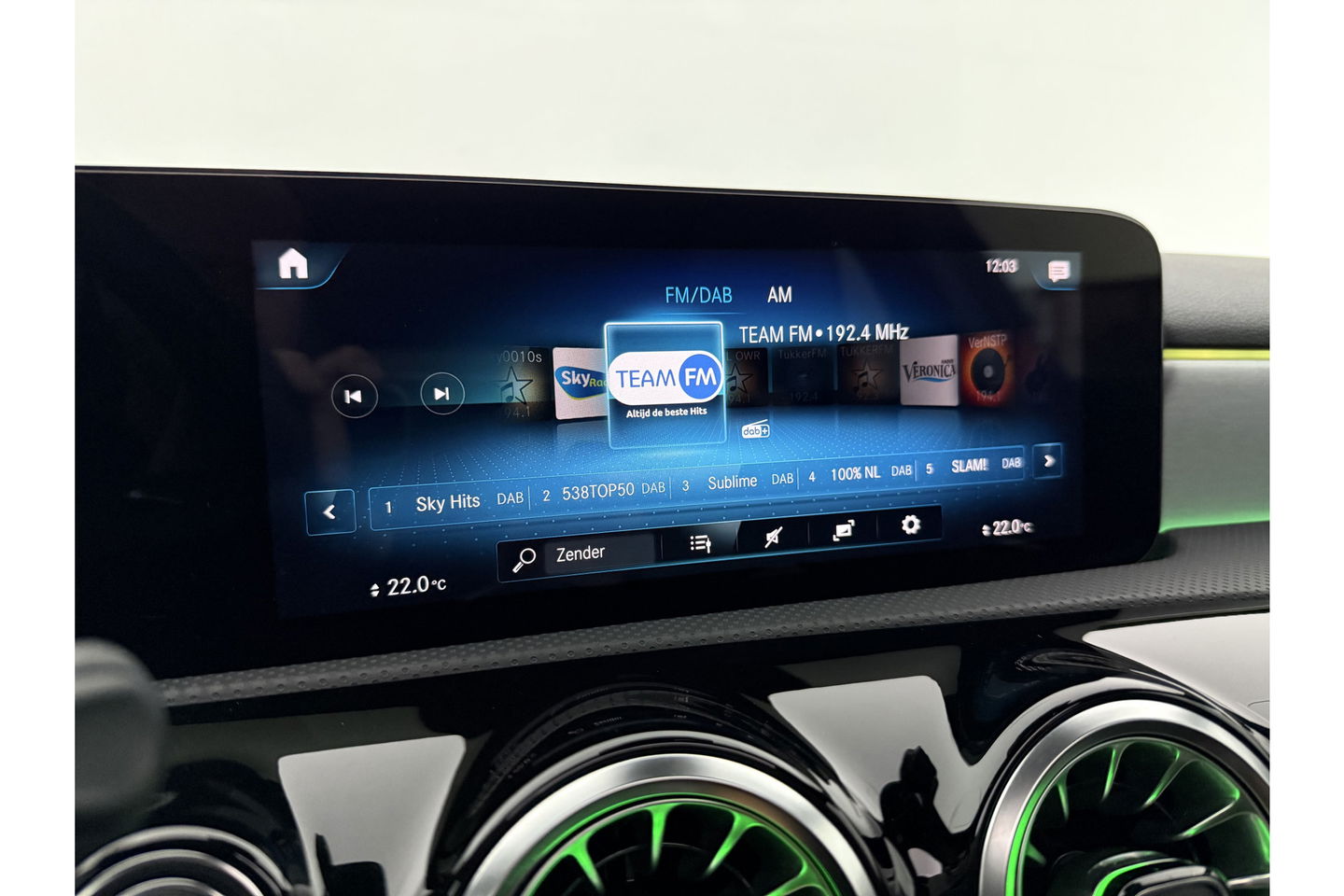 Mercedes-Benz A-Klasse 250 e AMG Limited 235PK Pano Sfeerverl. LED Carplay Camera Virtual Clima Cruise Navi PDC 18"LMV