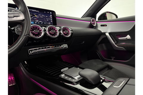 Mercedes-Benz A-Klasse 250 e AMG Limited 235PK Pano Sfeerverl. LED Carplay Camera Virtual Clima Cruise Navi PDC 18"LMV