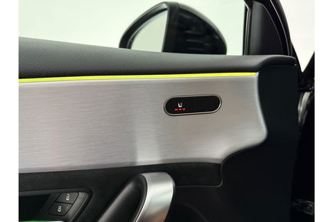 Mercedes-Benz A-Klasse 250 e AMG Limited 235PK Pano Sfeerverl. LED Carplay Camera Virtual Clima Cruise Navi PDC 18"LMV
