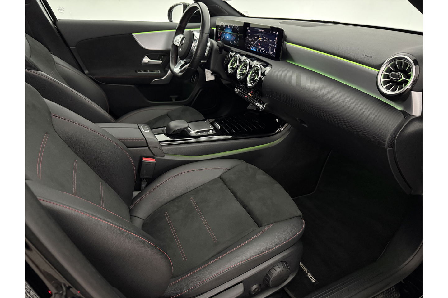 Mercedes-Benz A-Klasse 250 e AMG Limited 235PK Pano Sfeerverl. LED Carplay Camera Virtual Clima Cruise Navi PDC 18"LMV