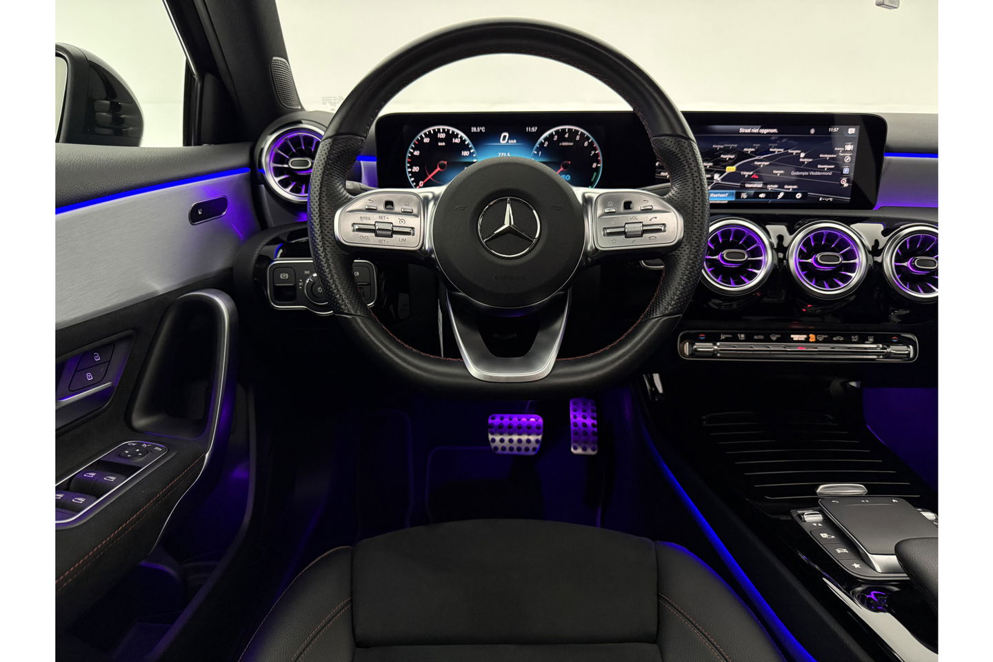 Mercedes-Benz A-Klasse 250 e AMG Limited 235PK Pano Sfeerverl. LED Carplay Camera Virtual Clima Cruise Navi PDC 18"LMV