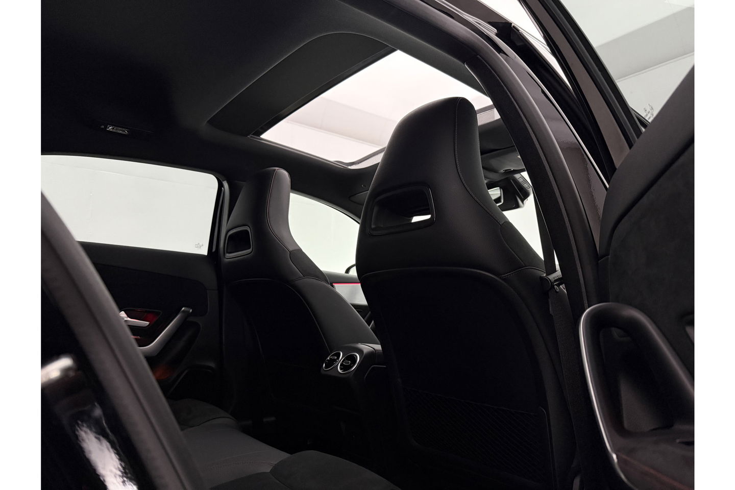 Mercedes-Benz A-Klasse 250 e AMG Limited 235PK Pano Sfeerverl. LED Carplay Camera Virtual Clima Cruise Navi PDC 18"LMV
