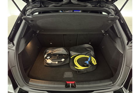 Mercedes-Benz A-Klasse 250 e AMG Limited 235PK Pano Sfeerverl. LED Carplay Camera Virtual Clima Cruise Navi PDC 18"LMV
