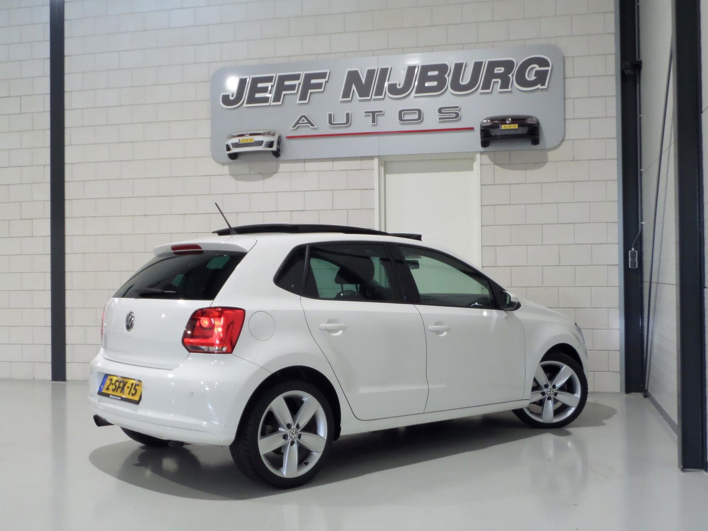 Volkswagen Polo 1.2 TSI 105PK Highline Panoramadak Xenon-LED Bluetooth Cruise 17"Velgen, van 3e eigenaar in UNIEK mooie staat !