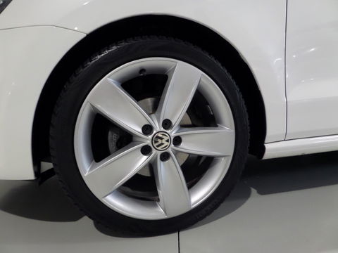 Volkswagen Polo 1.2 TSI 105PK Highline Panoramadak Xenon-LED Bluetooth Cruise 17"Velgen, van 3e eigenaar in UNIEK mooie staat !