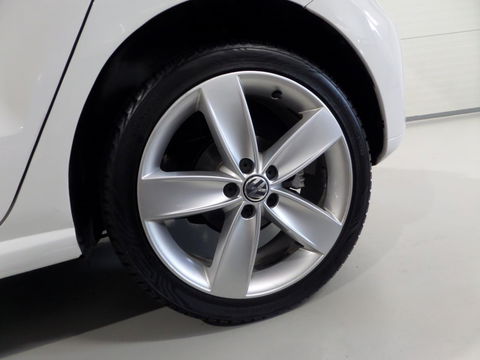 Volkswagen Polo 1.2 TSI 105PK Highline Panoramadak Xenon-LED Bluetooth Cruise 17"Velgen, van 3e eigenaar in UNIEK mooie staat !