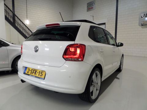 Volkswagen Polo 1.2 TSI 105PK Highline Panoramadak Xenon-LED Bluetooth Cruise 17"Velgen, van 3e eigenaar in UNIEK mooie staat !