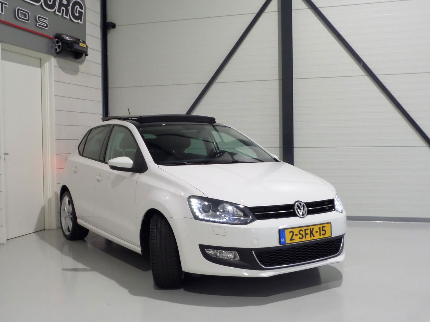 Volkswagen Polo 1.2 TSI 105PK Highline Panoramadak Xenon-LED Bluetooth Cruise 17"Velgen, van 3e eigenaar in UNIEK mooie staat !