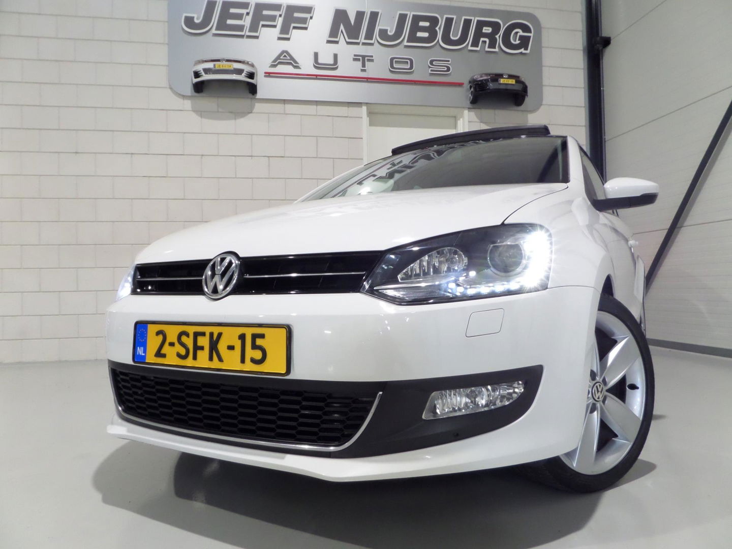 Volkswagen Polo 1.2 TSI 105PK Highline Panoramadak Xenon-LED Bluetooth Cruise 17"Velgen, van 3e eigenaar in UNIEK mooie staat !