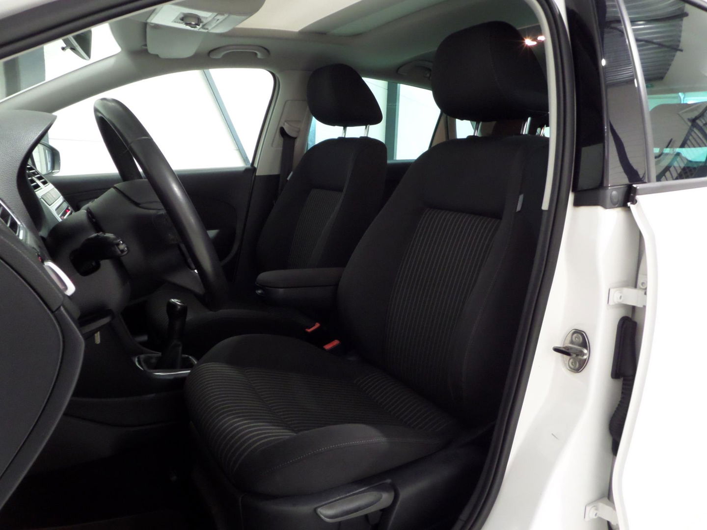 Volkswagen Polo 1.2 TSI 105PK Highline Panoramadak Xenon-LED Bluetooth Cruise 17"Velgen, van 3e eigenaar in UNIEK mooie staat !