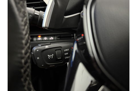 Peugeot 3008 1.2 PureTech 360 Camera LED Virtual Sfeer Trekhaak Carplay Clima Cruise Navi PDC 18"LMV